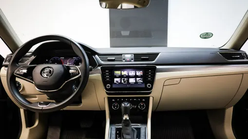 SKODA Superb -