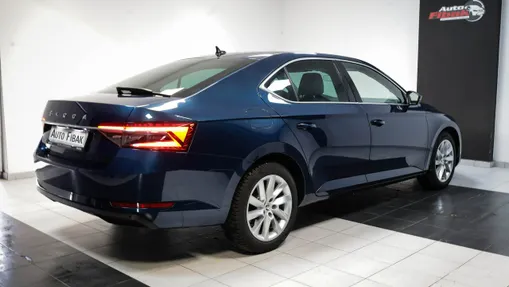 SKODA Superb -