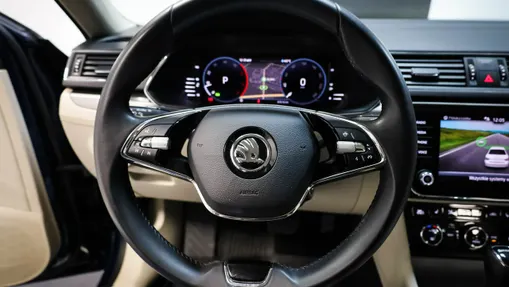 SKODA Superb -