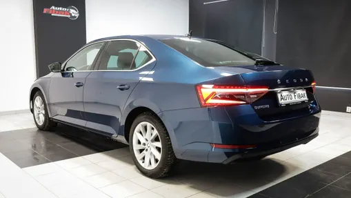 SKODA Superb -