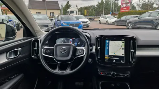 VOLVO XC40 -