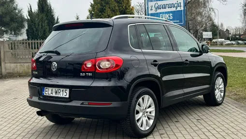 VOLKSWAGEN Tiguan -