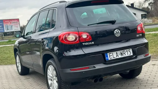 VOLKSWAGEN Tiguan -