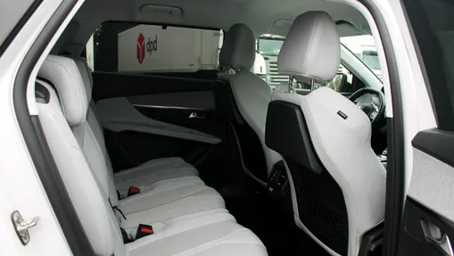 PEUGEOT 5008 -