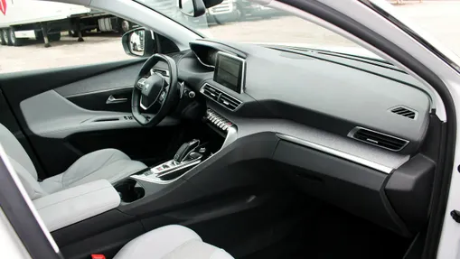 PEUGEOT 5008 -