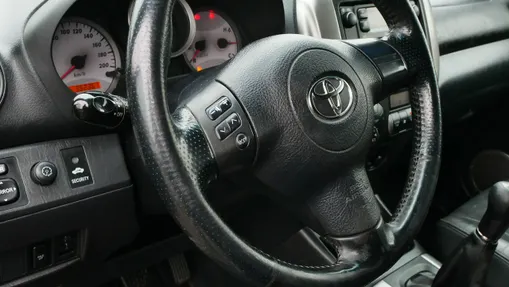 TOYOTA RAV4 -