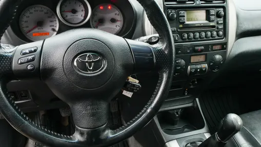 TOYOTA RAV4 -