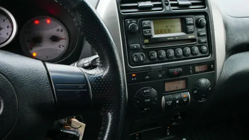 TOYOTA RAV4 -