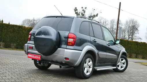 TOYOTA RAV4 -