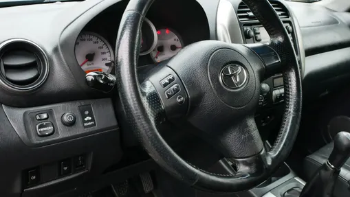 TOYOTA RAV4 -