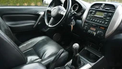 TOYOTA RAV4 -