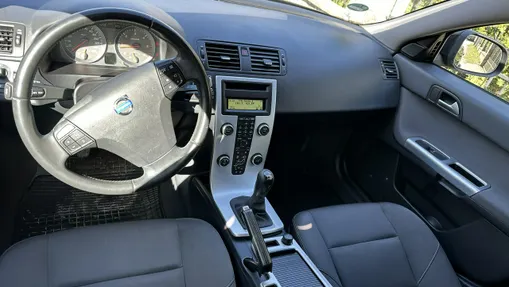 VOLVO V50 -