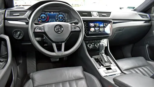 SKODA Superb -