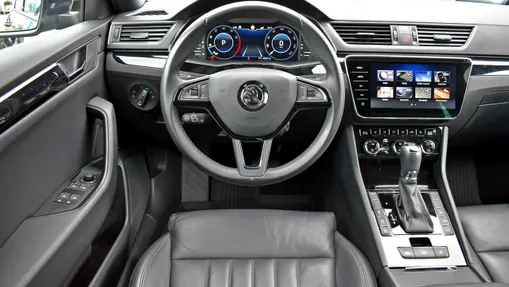 SKODA Superb -