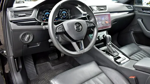 SKODA Superb -