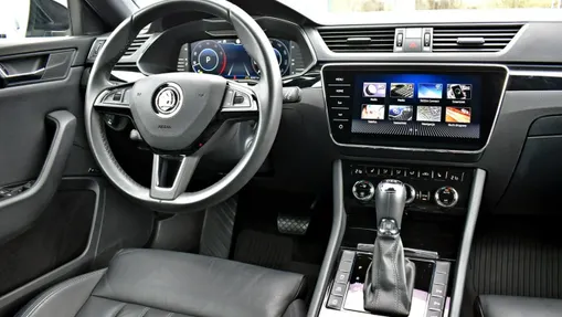 SKODA Superb -