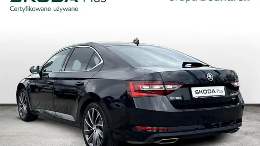 SKODA Superb -