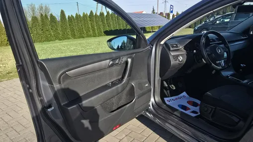 VOLKSWAGEN Passat -