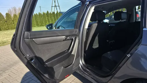 VOLKSWAGEN Passat -