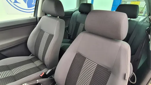 VOLKSWAGEN Polo -
