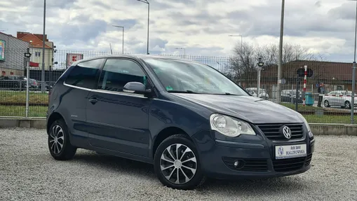 VOLKSWAGEN Polo -