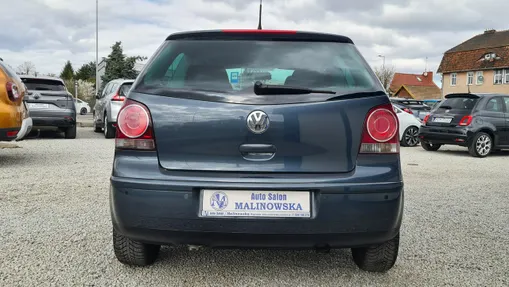 VOLKSWAGEN Polo -