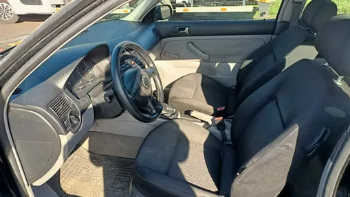 VOLKSWAGEN Golf -
