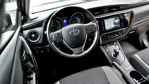 TOYOTA Auris -