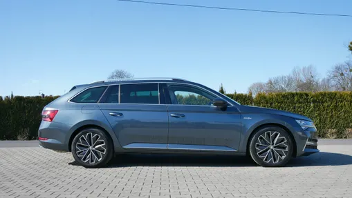 SKODA Superb -