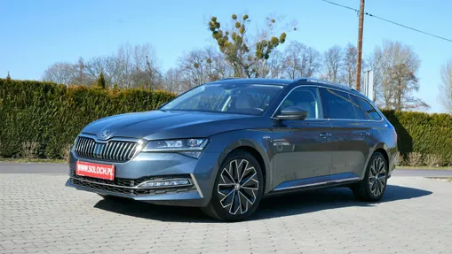SKODA Superb -