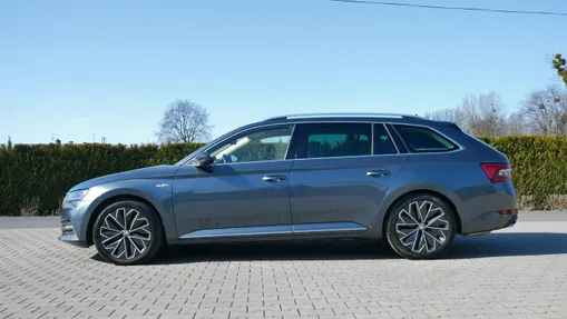 SKODA Superb -