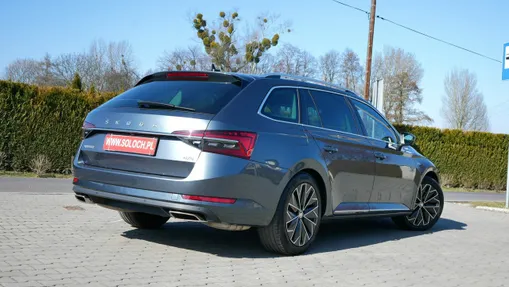 SKODA Superb -