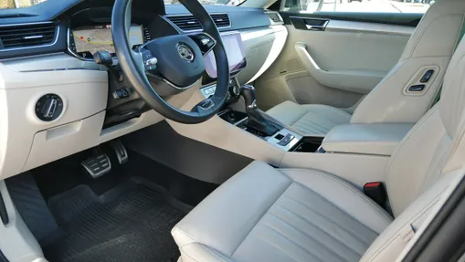 SKODA Superb -