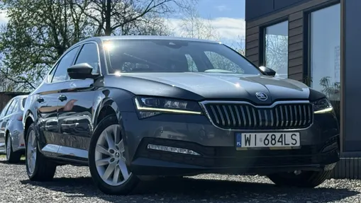 SKODA Superb -