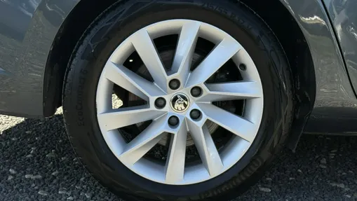 SKODA Superb -