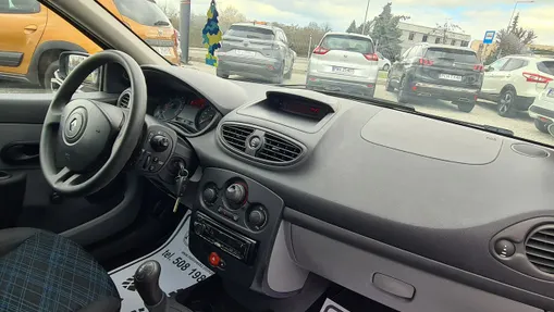 RENAULT Clio -
