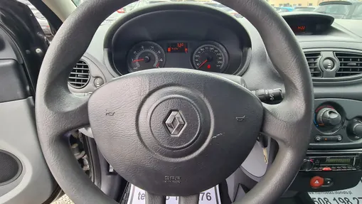 RENAULT Clio -