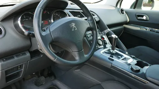 PEUGEOT 3008 -