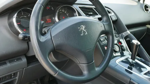 PEUGEOT 3008 -