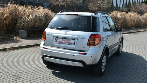 SUZUKI SX4 -