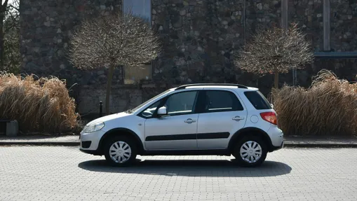 SUZUKI SX4 -