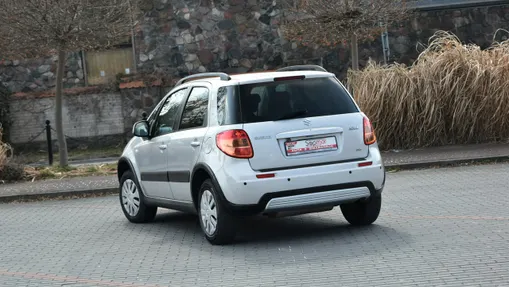 SUZUKI SX4 -