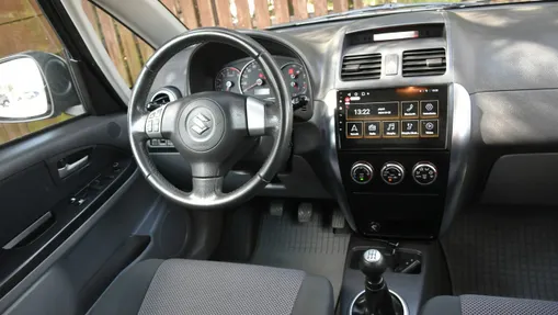 SUZUKI SX4 -
