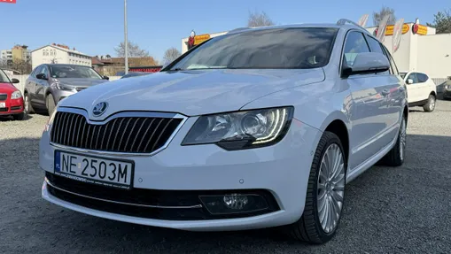 SKODA Superb -