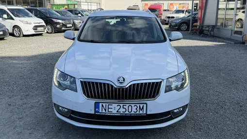 SKODA Superb -