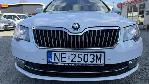 SKODA Superb -