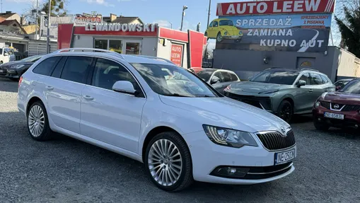 SKODA Superb -