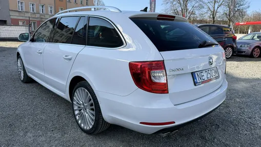 SKODA Superb -