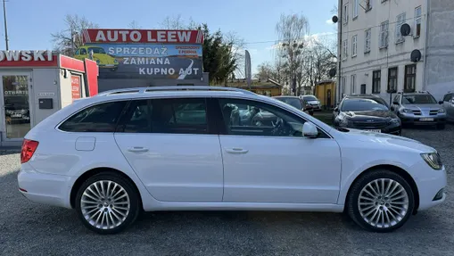 SKODA Superb -