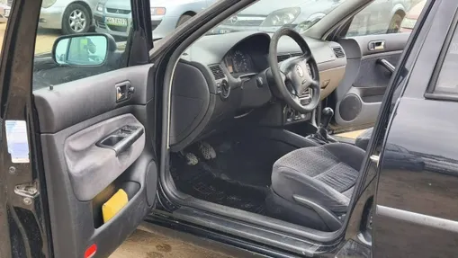 VOLKSWAGEN Golf -